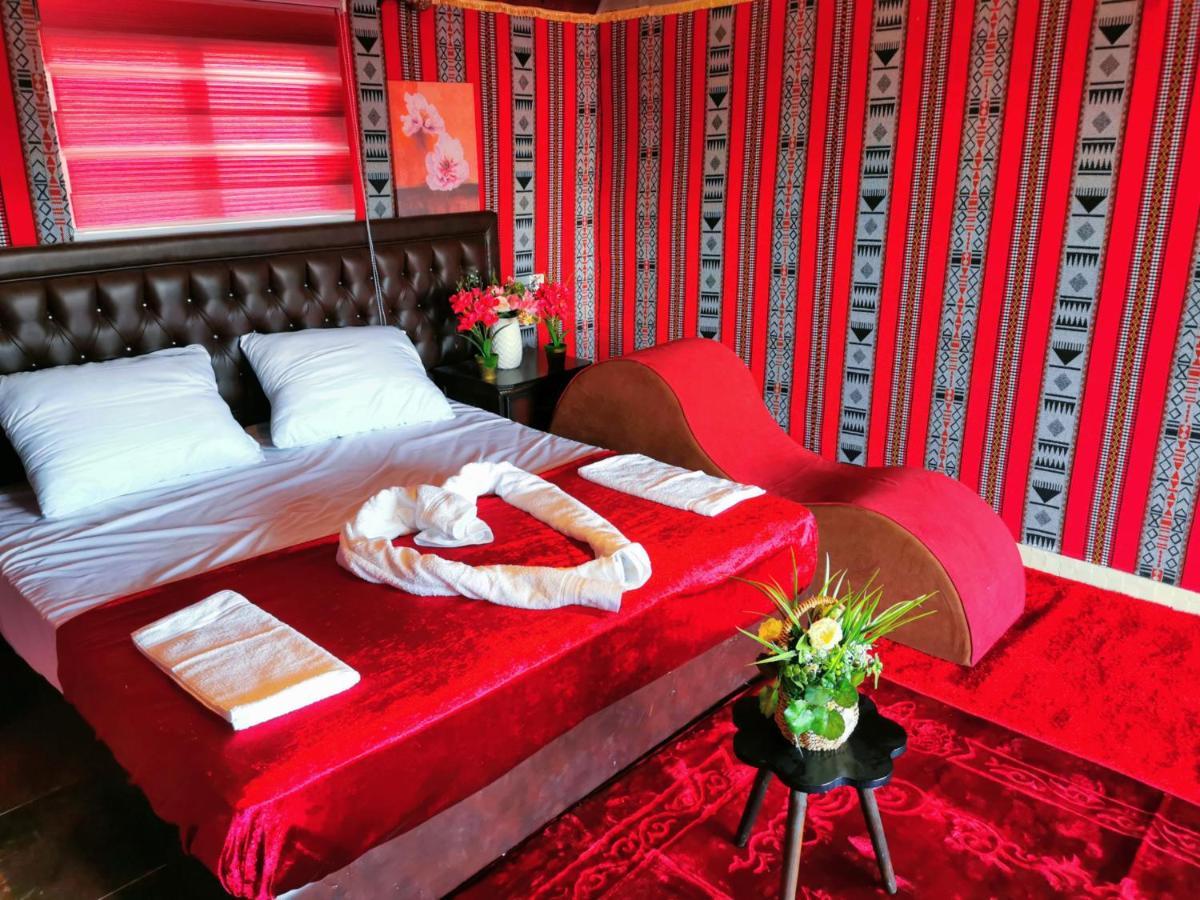 Rum Titanic Wadi Rum Ngoại thất bức ảnh
